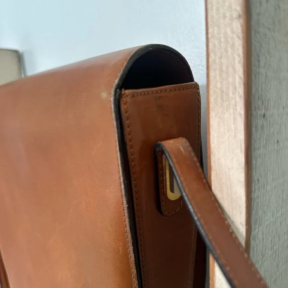 Bally Tan Leather Shoulder Bag with Gold Detail - Picture 8 of 12